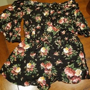 FOREVER 21 FLORAL Off the shoulder ROMPER size large